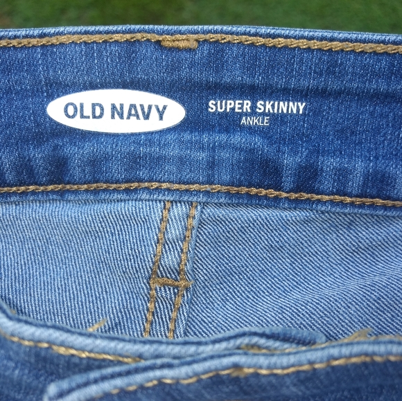 Old Navy Super Skinny Ankle Jeans - Picture 5 of 5